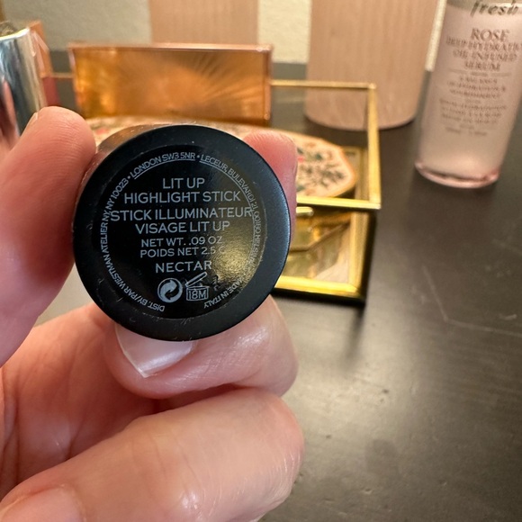 Haus Labs Foundation - Picture 5 of 8